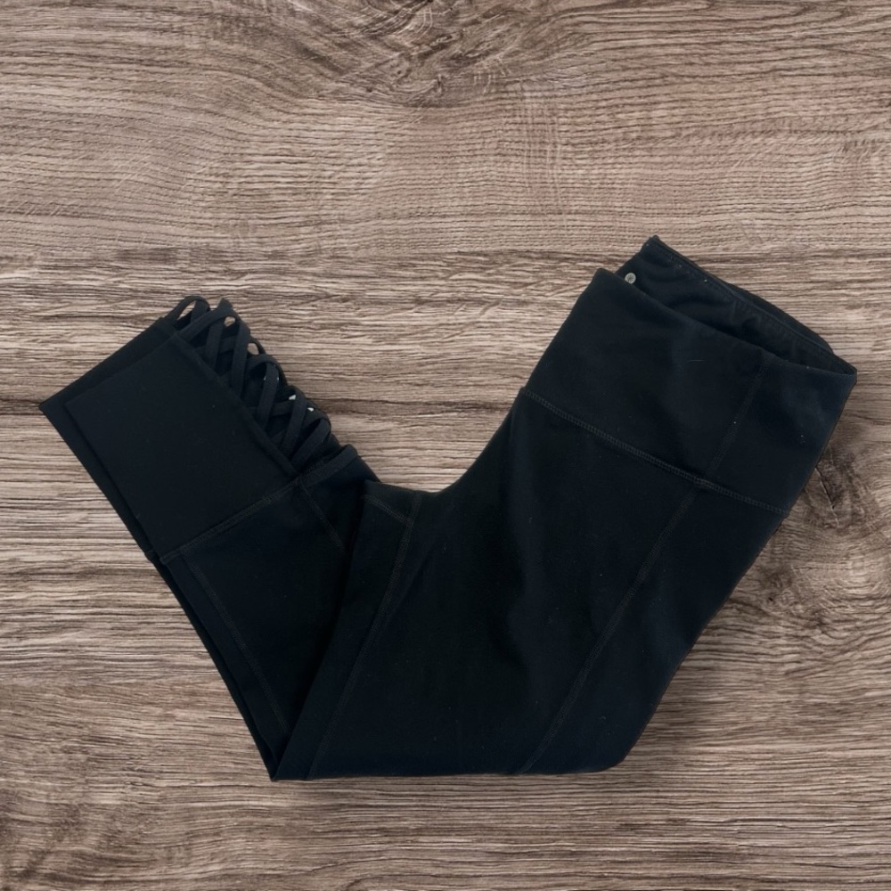 Athleta Mind Over Mat Capri Black Sz: S - Picture 6 of 16